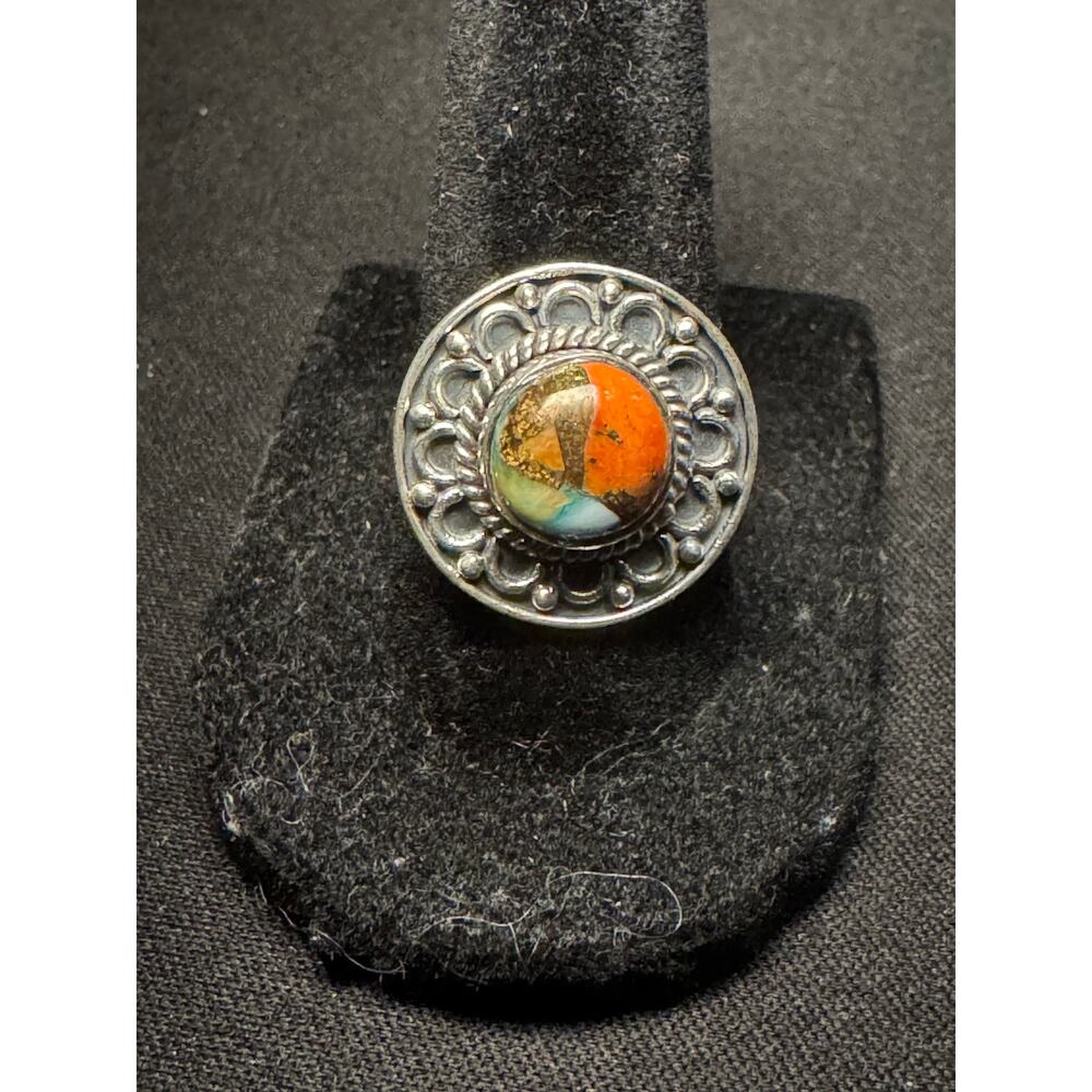925 Sterling Silver Spiny Oyster Ornate Boarder Ring Size 8